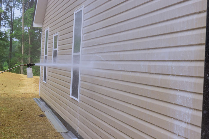 Keeping Vinyl Siding Clean Adds More than Value