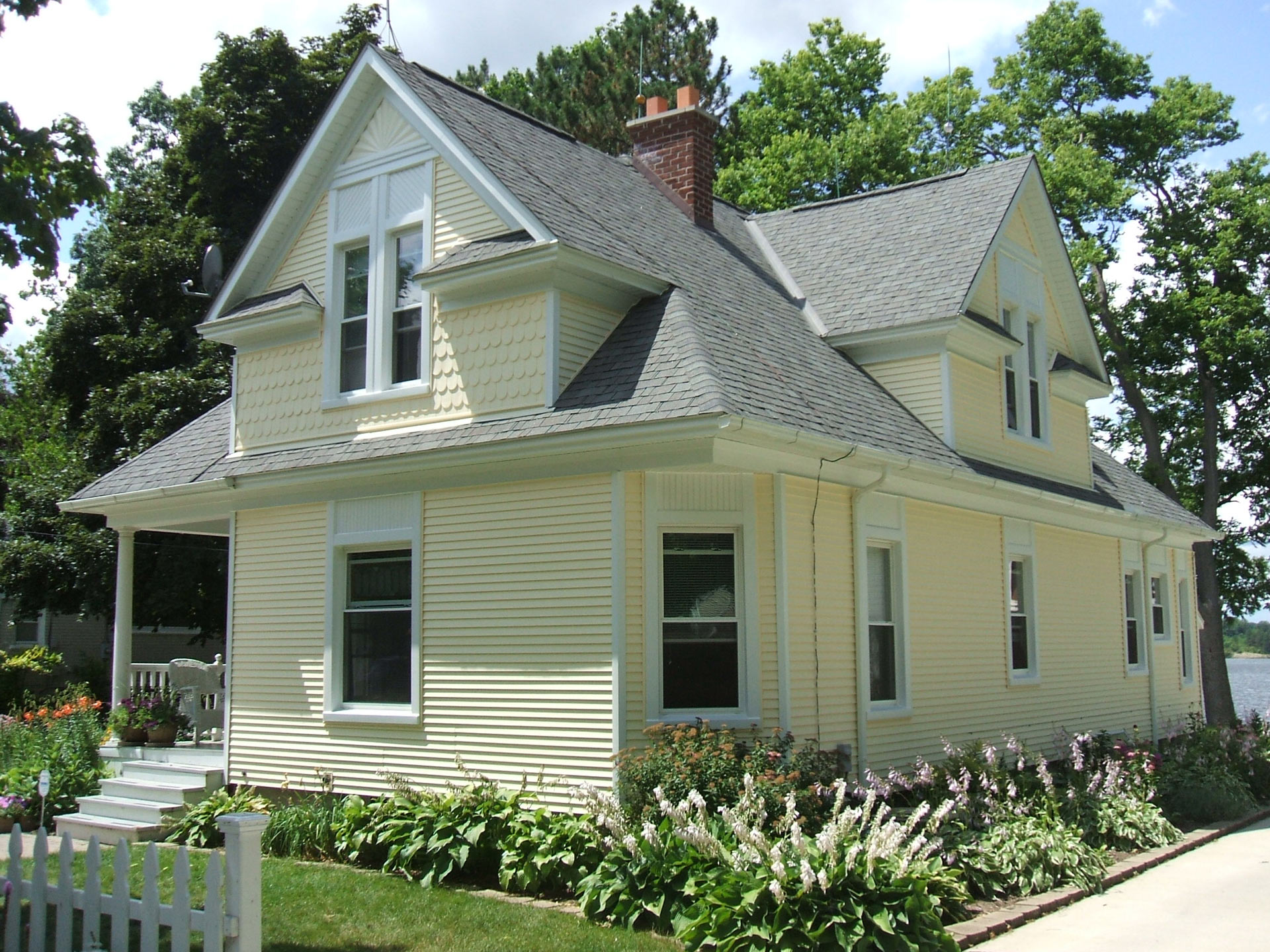 belleville-mi-home-refresh-06 Historical home refresh in Belleville MI facade