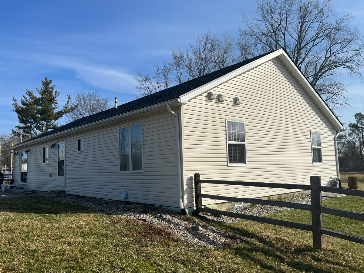 Siding project in Ypsilanti - before