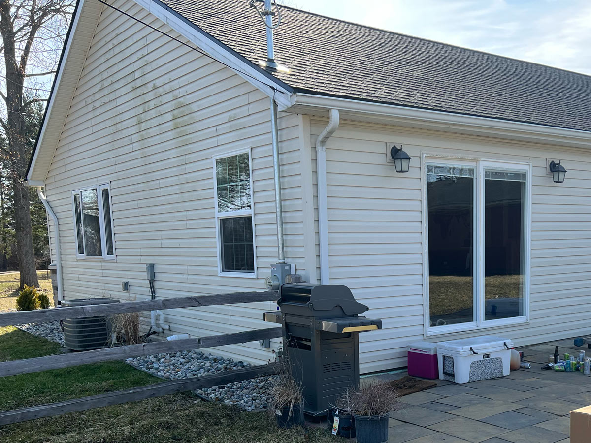 Siding project in Ypsilanti - before